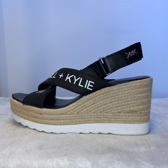 Kendall + Kylie wedge platform sandals. - Picture 5 of 8